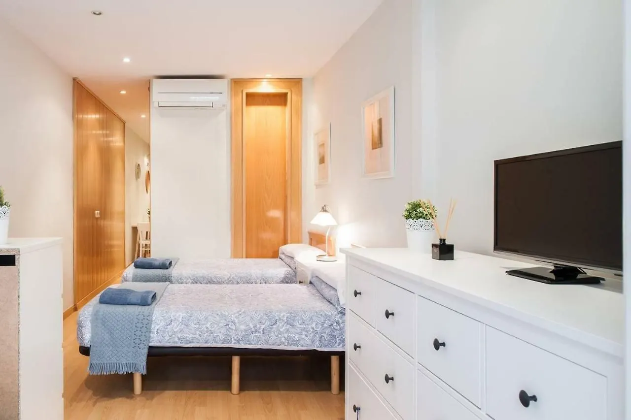 Nice Apartment Near Barcelona Center