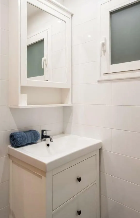 Nice Apartment Near Barcelona Center